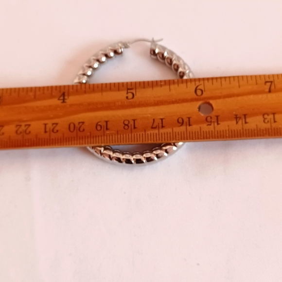 Checkered Hoop Earrings in Stainless Steel - Picture 6 of 6